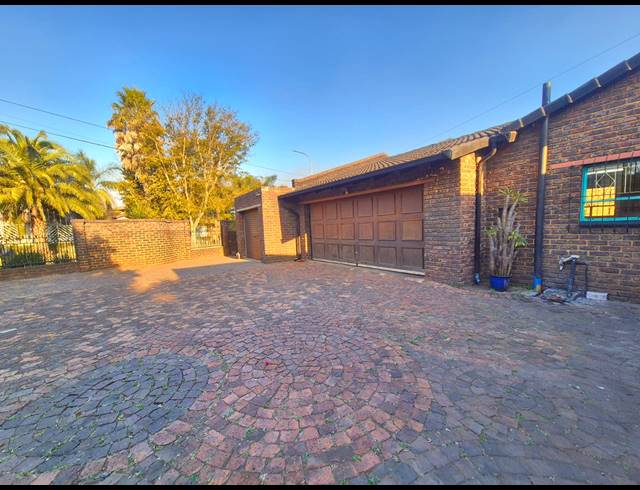 2 BEDROOM HOUSE TO LET IN DALPARK